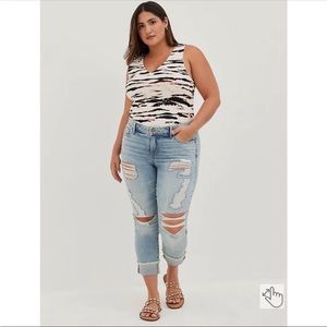Torrid crop boyfriend vintage stretch medium wash distressed jeans size 22